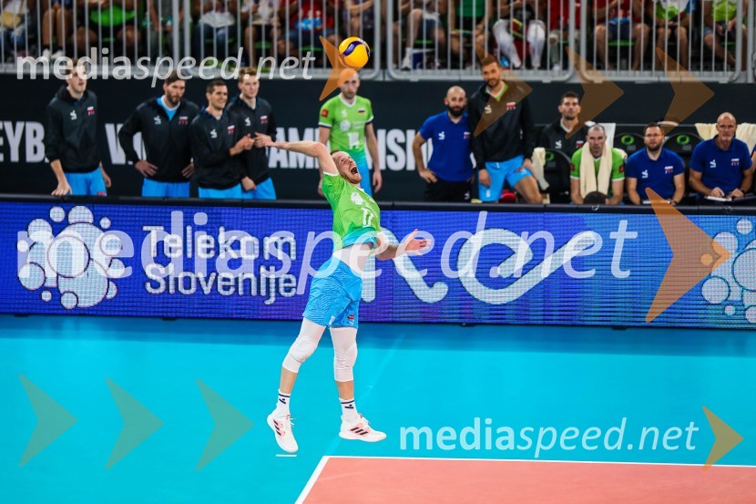  Tine  Urnaut, kapetan slovenske odbojkarske reprezentanceSlovenci na krilih polne dvorane Stožice  ekspresno odpravili Nemce in se uvrstili v osmino finala