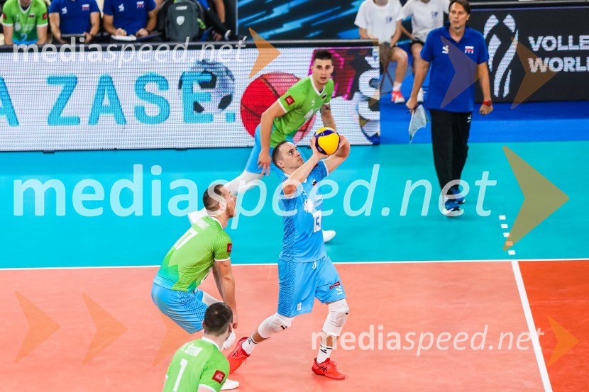  Tine  Urnaut, kapetan slovenske odbojkarske reprezentance;  Tonček  Štern, odbojkar;  Jani Kovačič, odbojkar;  Klemen Čebulj, odbojkar;  Gheorghe Crețu, trener odbojkarske reprezentance SlovenijeSlovenci na krilih polne dvorane Stožice  ekspresno odpravili Nemce in se uvrstili v osmino finala