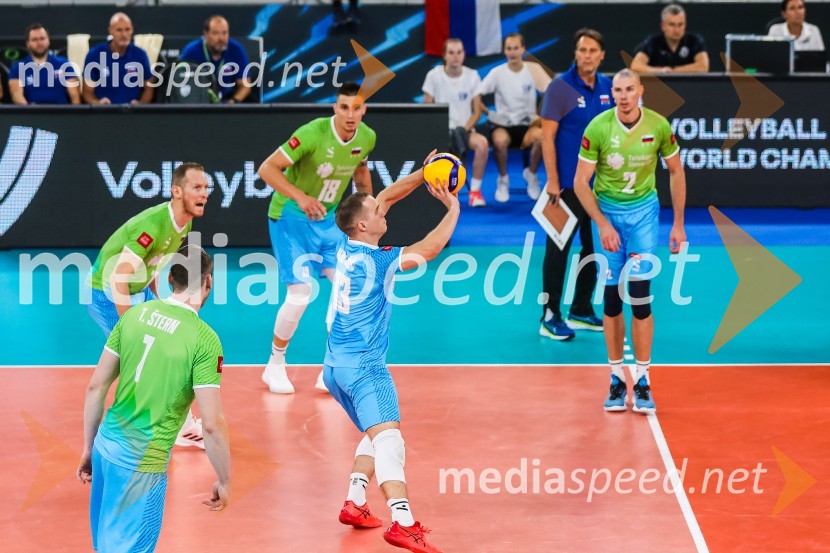  Tonček  Štern, odbojkar;  Tine  Urnaut, kapetan slovenske odbojkarske reprezentance;  Klemen Čebulj, odbojkar;  Jani Kovačič, odbojkar;  Gheorghe Crețu, trener odbojkarske reprezentance Slovenije;  Alen  Pajenk  , odbojkarSlovenci na krilih polne dvorane Stožice  ekspresno odpravili Nemce in se uvrstili v osmino finala