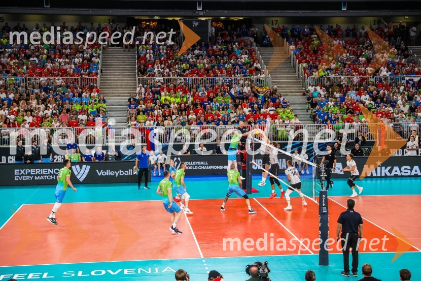 Slovenci na krilih polne dvorane Stožice  ekspresno odpravili Nemce in se uvrstili v osmino finala