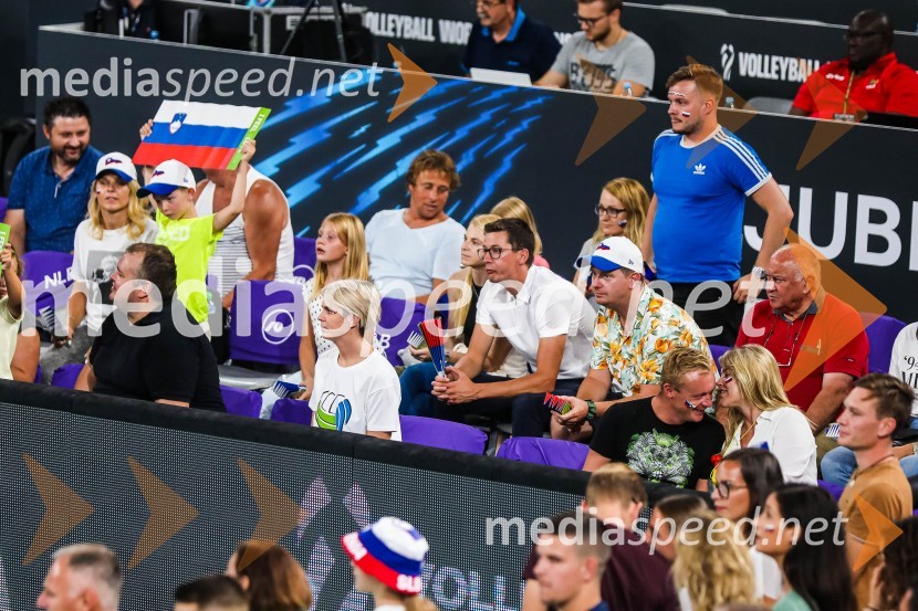 Slovenci na krilih polne dvorane Stožice  ekspresno odpravili Nemce in se uvrstili v osmino finala