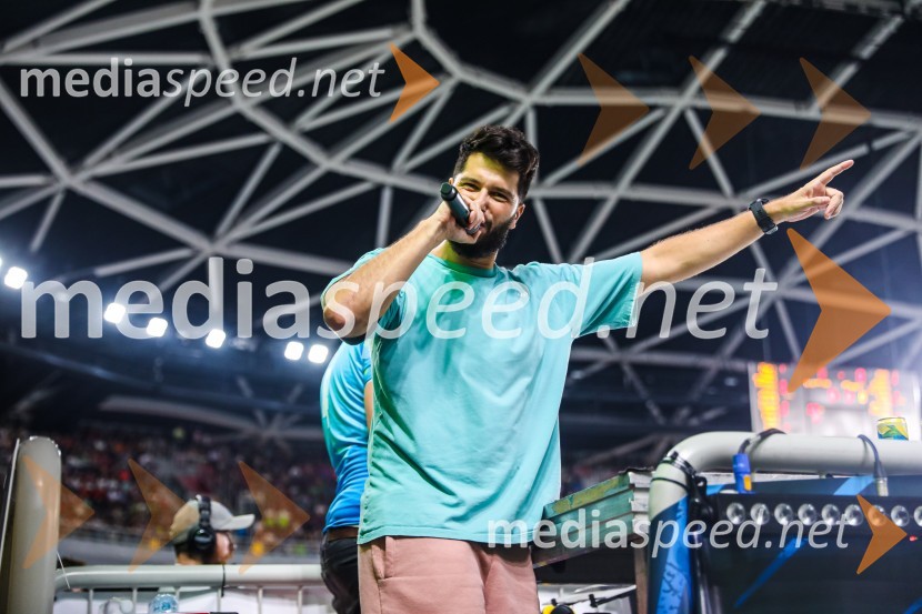  Uroš Bitenc, moderator, vplivnešSlovenci na krilih polne dvorane Stožice  ekspresno odpravili Nemce in se uvrstili v osmino finala