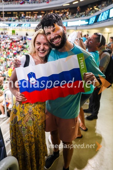  Tadeja Pavlič, plesalka;  Uroš Bitenc, moderator, vplivnešSlovenci na krilih polne dvorane Stožice  ekspresno odpravili Nemce in se uvrstili v osmino finala