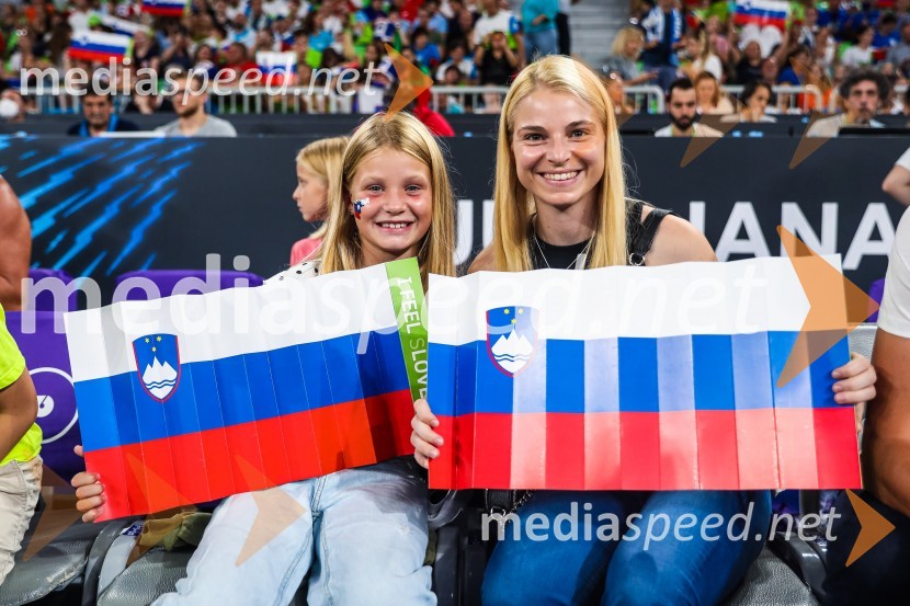  ... ;  Špela Rogelj, smučarska skakalkaSlovenci na krilih polne dvorane Stožice  ekspresno odpravili Nemce in se uvrstili v osmino finala