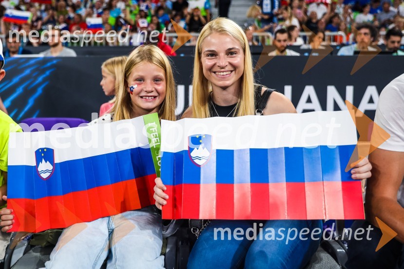  ... ;  Špela Rogelj, smučarska skakalkaSlovenci na krilih polne dvorane Stožice  ekspresno odpravili Nemce in se uvrstili v osmino finala