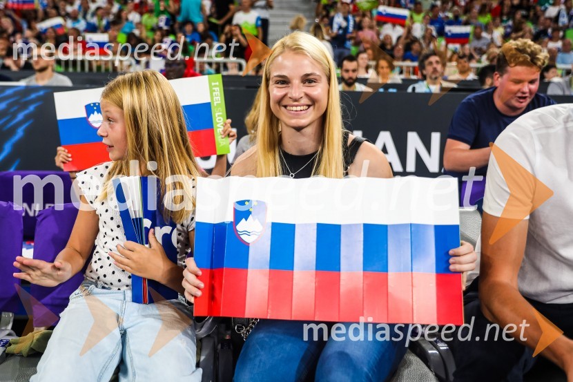  ... ;  Špela Rogelj, smučarska skakalkaSlovenci na krilih polne dvorane Stožice  ekspresno odpravili Nemce in se uvrstili v osmino finala