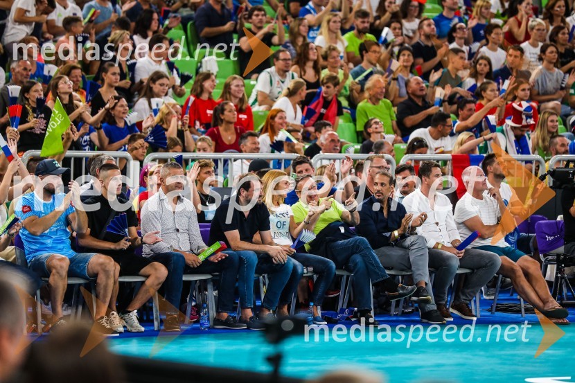 Slovenci na krilih polne dvorane Stožice  ekspresno odpravili Nemce in se uvrstili v osmino finala