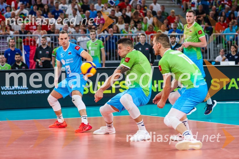  Jani Kovačič, odbojkar;  Klemen Čebulj, odbojkar;  Tine  Urnaut, kapetan slovenske odbojkarske reprezentance;  Tonček  Štern, odbojkarSlovenci na krilih polne dvorane Stožice  ekspresno odpravili Nemce in se uvrstili v osmino finala