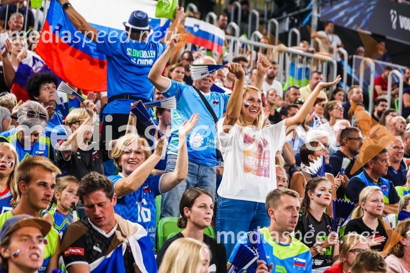 Slovenci na krilih polne dvorane Stožice  ekspresno odpravili Nemce in se uvrstili v osmino finala