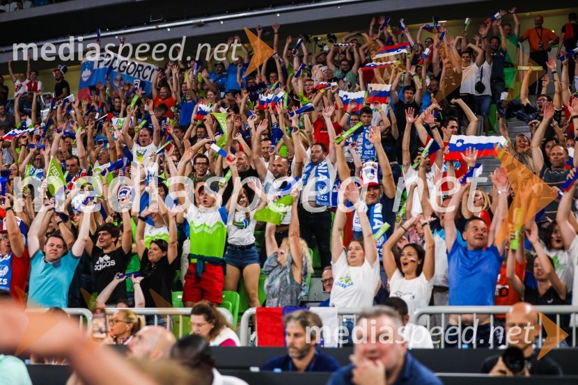 Slovenci na krilih polne dvorane Stožice  ekspresno odpravili Nemce in se uvrstili v osmino finala