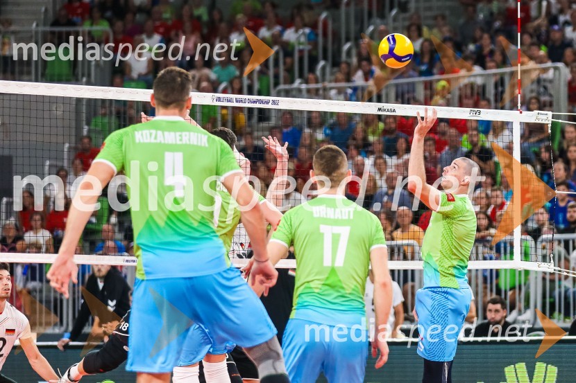  Jan  Kozamernik, odbojkar;  Tine  Urnaut, kapetan slovenske odbojkarske reprezentance;  Alen  Pajenk  , odbojkarSlovenci na krilih polne dvorane Stožice  ekspresno odpravili Nemce in se uvrstili v osmino finala