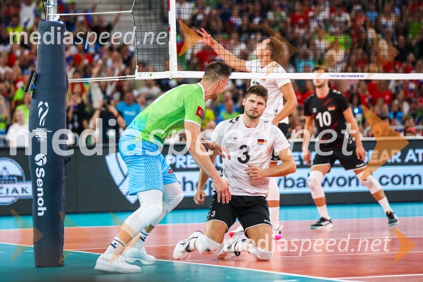  Klemen Čebulj, odbojkar;  ... Slovenci na krilih polne dvorane Stožice  ekspresno odpravili Nemce in se uvrstili v osmino finala