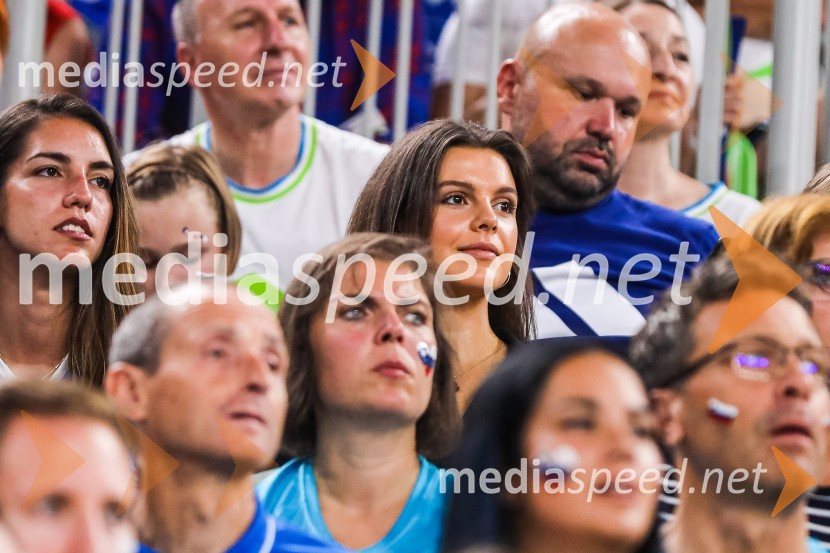  Vesna Ponorac, igralkaSlovenci na krilih polne dvorane Stožice  ekspresno odpravili Nemce in se uvrstili v osmino finala