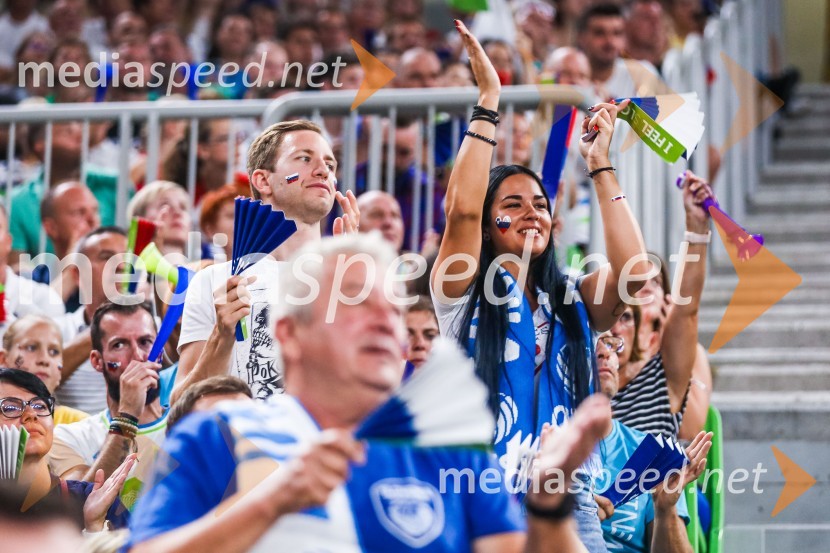 Slovenci na krilih polne dvorane Stožice  ekspresno odpravili Nemce in se uvrstili v osmino finala