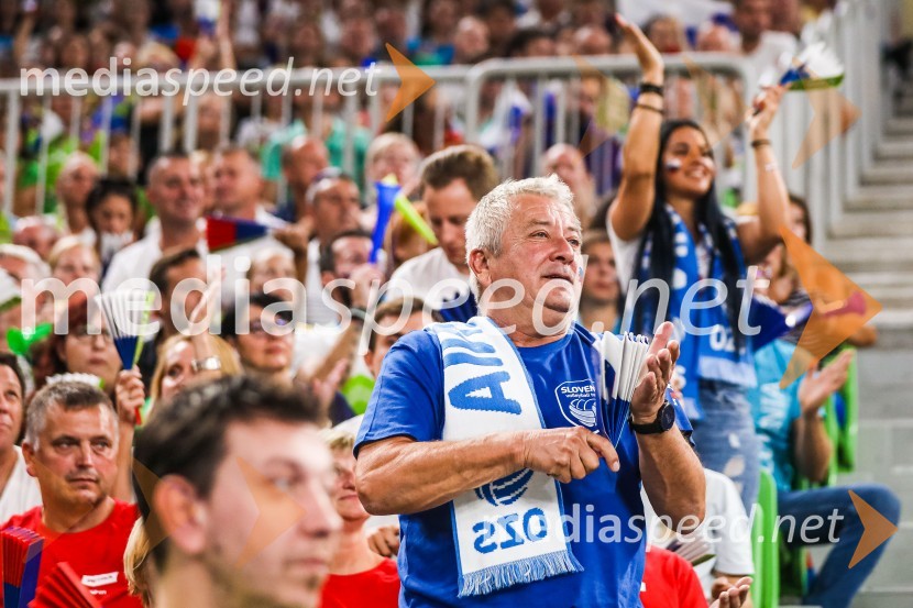 Slovenci na krilih polne dvorane Stožice  ekspresno odpravili Nemce in se uvrstili v osmino finala