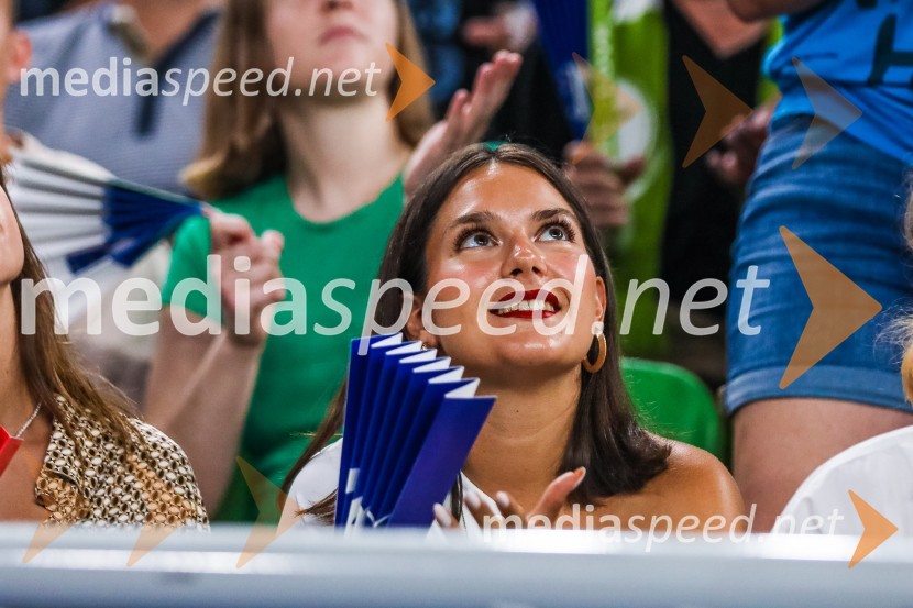 Slovenci na krilih polne dvorane Stožice  ekspresno odpravili Nemce in se uvrstili v osmino finala