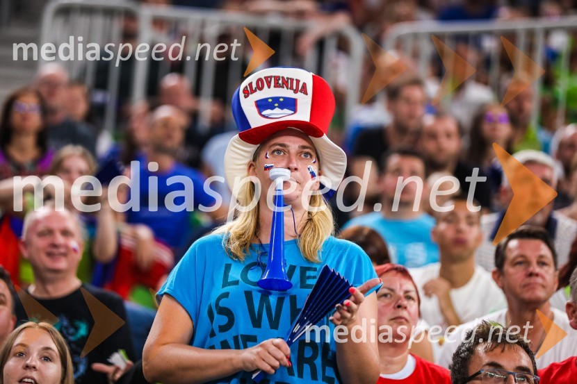 Slovenci na krilih polne dvorane Stožice  ekspresno odpravili Nemce in se uvrstili v osmino finala