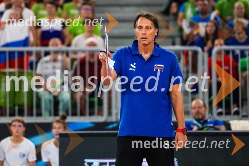  Gheorghe Crețu, trener odbojkarske reprezentance SlovenijeSlovenci na krilih polne dvorane Stožice  ekspresno odpravili Nemce in se uvrstili v osmino finala