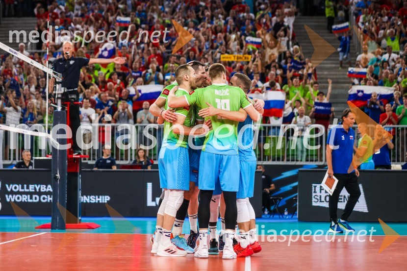 Slovenci na krilih polne dvorane Stožice  ekspresno odpravili Nemce in se uvrstili v osmino finala