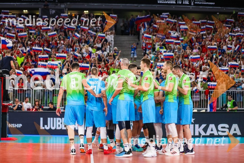 Slovenci na krilih polne dvorane Stožice  ekspresno odpravili Nemce in se uvrstili v osmino finala