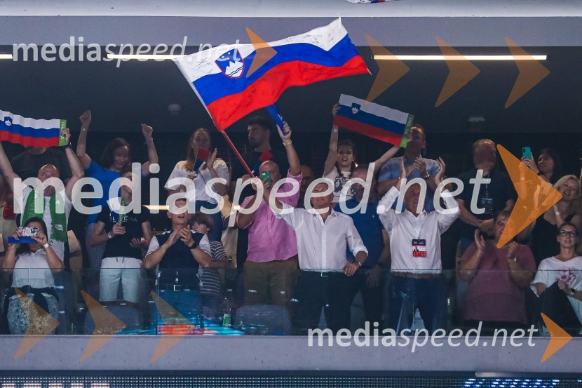  Borut Pahor, predsednik Republike Slovenije;  Metod Ropret, predsednik Odbojkarske zveze SlovenijeSlovenci na krilih polne dvorane Stožice  ekspresno odpravili Nemce in se uvrstili v osmino finala