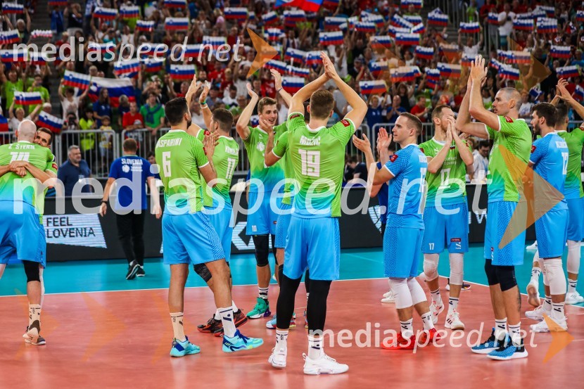 Slovenci na krilih polne dvorane Stožice  ekspresno odpravili Nemce in se uvrstili v osmino finala