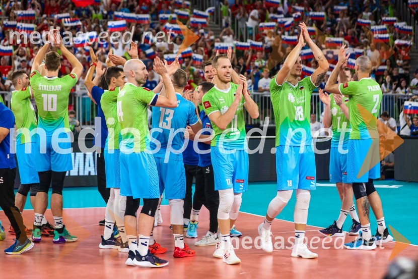 Slovenci na krilih polne dvorane Stožice  ekspresno odpravili Nemce in se uvrstili v osmino finala