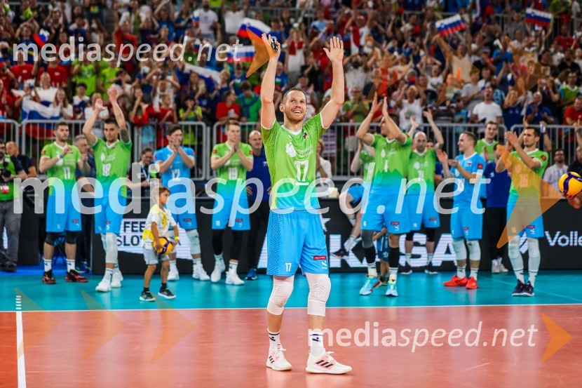  Tine  Urnaut, kapetan slovenske odbojkarske reprezentanceSlovenci na krilih polne dvorane Stožice  ekspresno odpravili Nemce in se uvrstili v osmino finala