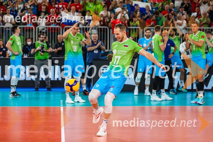  Tine  Urnaut, kapetan slovenske odbojkarske reprezentanceSlovenci na krilih polne dvorane Stožice  ekspresno odpravili Nemce in se uvrstili v osmino finala