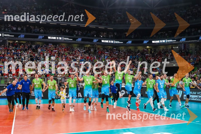 Slovenci na krilih polne dvorane Stožice  ekspresno odpravili Nemce in se uvrstili v osmino finala