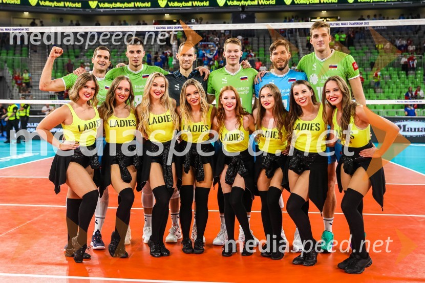  ... ;  Gregor  Ropret, odbojkar;  ... ;  Klemen Čebulj, odbojkar;  ... ;  Tine  Urnaut, kapetan slovenske odbojkarske reprezentance;  ... ;  Rok  Možič, slovenski odbojkarski reprezentant ;  ... ;  ... ;  Jan  Klobučar, odbojkar;  ... ;  Sašo  Štalekar, odbojkar;  ... Slovenci na krilih polne dvorane Stožice  ekspresno odpravili Nemce in se uvrstili v osmino finala