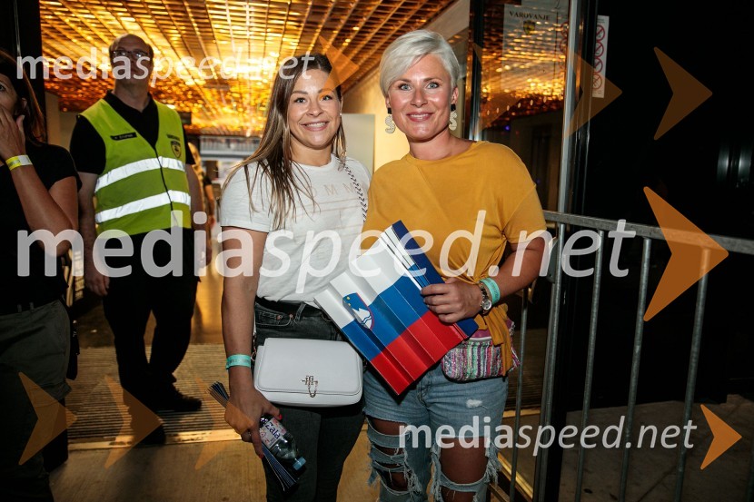  Tina Trstenjak, judoistka;  Ana  Praznik, voditeljica, pevka BepopSlovenci na krilih polne dvorane Stožice  ekspresno odpravili Nemce in se uvrstili v osmino finala