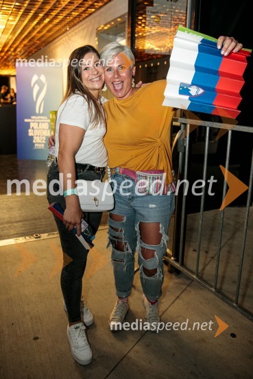  Tina Trstenjak, judoistka;  Ana  Praznik, voditeljica, pevka BepopSlovenci na krilih polne dvorane Stožice  ekspresno odpravili Nemce in se uvrstili v osmino finala