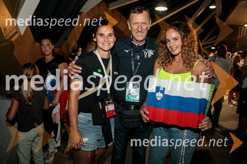  ... ;  ... ;  Monika Potokar, odbojkarica na mivkiSlovenci na krilih polne dvorane Stožice  ekspresno odpravili Nemce in se uvrstili v osmino finala