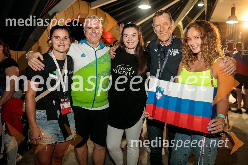  ... ;  Miha Deželak, radijski voditelj, humanitarec;  Mojca Deželak;  ... ;  Monika Potokar, odbojkarica na mivkiSlovenci na krilih polne dvorane Stožice  ekspresno odpravili Nemce in se uvrstili v osmino finala