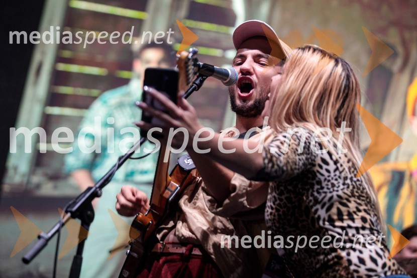  Boris Kokalj, pevec, skupina Kokosy;  ... Slovenci na krilih polne dvorane Stožice  ekspresno odpravili Nemce in se uvrstili v osmino finala