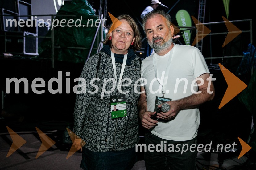  Jerneja Jevševar Zelinka, producentka programa Val 202;  Aleš Smrekar, novinar in dnevni urednik Val202Slovenci na krilih polne dvorane Stožice  ekspresno odpravili Nemce in se uvrstili v osmino finala