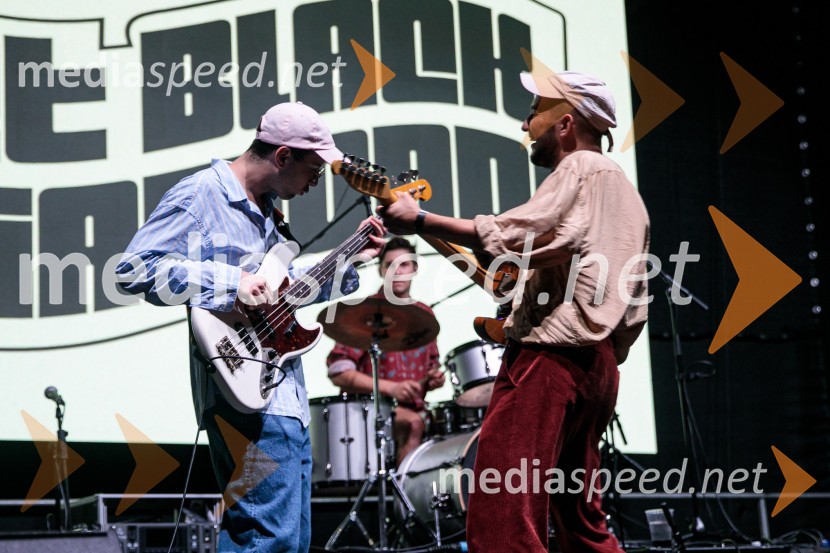  Martin Drobnič, skupina Kokosy;  Boris Kokalj, pevec, skupina KokosySlovenci na krilih polne dvorane Stožice  ekspresno odpravili Nemce in se uvrstili v osmino finala