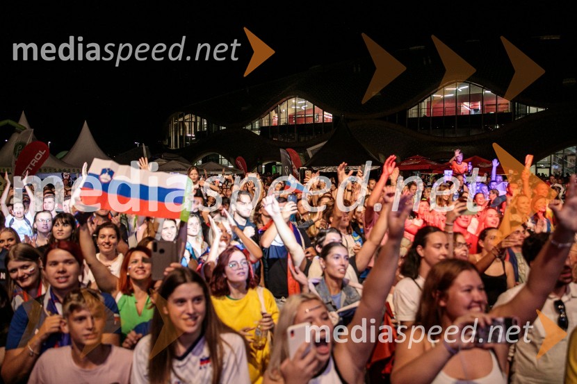 Slovenci na krilih polne dvorane Stožice  ekspresno odpravili Nemce in se uvrstili v osmino finala