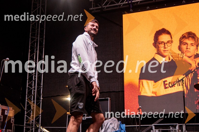  Mitja Gasparini   , odbojkarSlovenci na krilih polne dvorane Stožice  ekspresno odpravili Nemce in se uvrstili v osmino finala