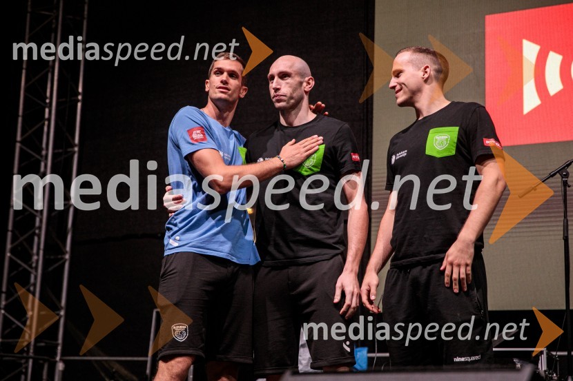  Gregor  Ropret, odbojkar;  Žiga  Štern, odbojkar;  Jani Kovačič, odbojkarSlovenci na krilih polne dvorane Stožice  ekspresno odpravili Nemce in se uvrstili v osmino finala