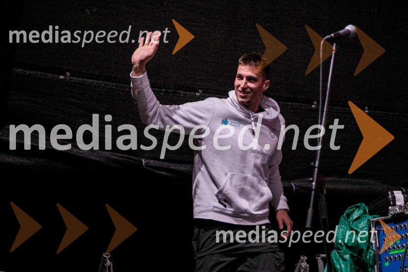  Klemen Čebulj, odbojkarSlovenci na krilih polne dvorane Stožice  ekspresno odpravili Nemce in se uvrstili v osmino finala