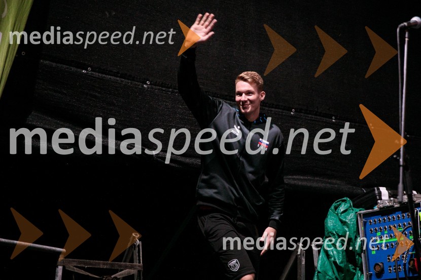  Rok  Možič, slovenski odbojkarski reprezentant Slovenci na krilih polne dvorane Stožice  ekspresno odpravili Nemce in se uvrstili v osmino finala