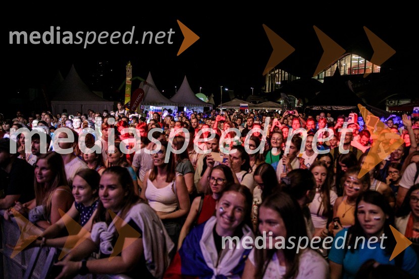 Slovenci na krilih polne dvorane Stožice  ekspresno odpravili Nemce in se uvrstili v osmino finala