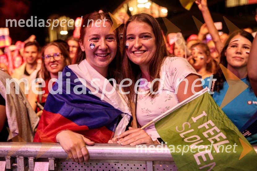 Slovenci na krilih polne dvorane Stožice  ekspresno odpravili Nemce in se uvrstili v osmino finala