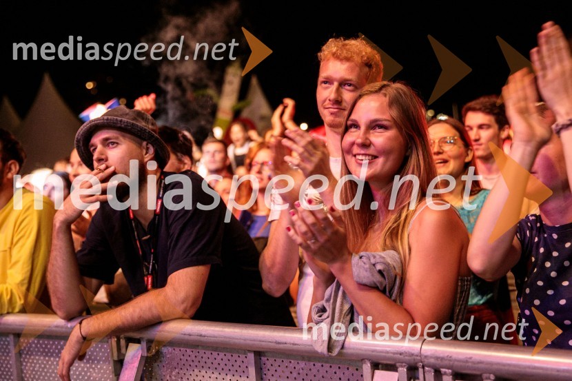 Slovenci na krilih polne dvorane Stožice  ekspresno odpravili Nemce in se uvrstili v osmino finala