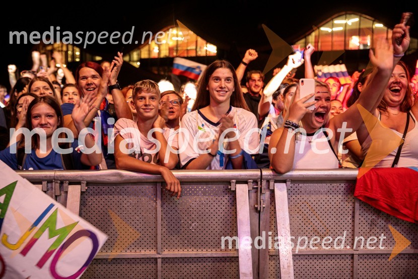 Slovenci na krilih polne dvorane Stožice  ekspresno odpravili Nemce in se uvrstili v osmino finala