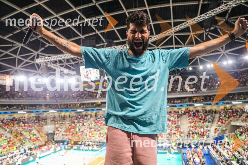  Uroš Bitenc, moderator, vplivnešSlovenci na krilih polne dvorane Stožice  ekspresno odpravili Nemce in se uvrstili v osmino finala