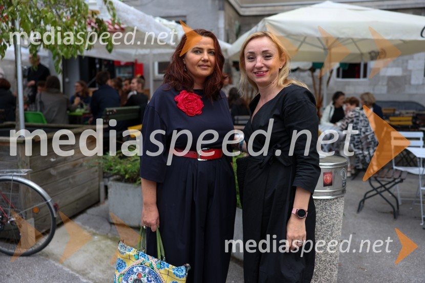  Mateja Demšar, vodja urada za kulturo MOL;  Tina Dobnik, producentka MASKADrugačna sezona, predstavitev sezone 2022/23, Slovensko mladinsko gledališče Ljubljana