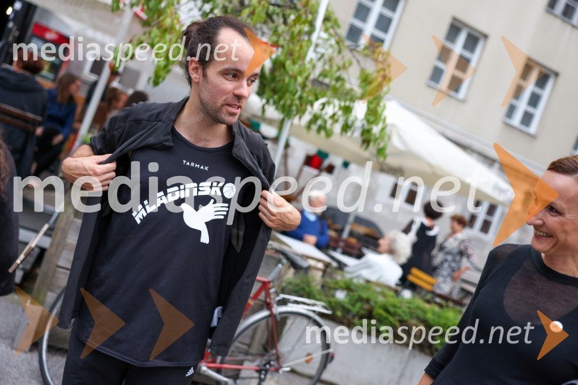  Blaž Šef, igralec;  Helena Grahek, vodja marketinga in odnosi z javnostmi, Slovensko mladinsko gledališčeDrugačna sezona, predstavitev sezone 2022/23, Slovensko mladinsko gledališče Ljubljana